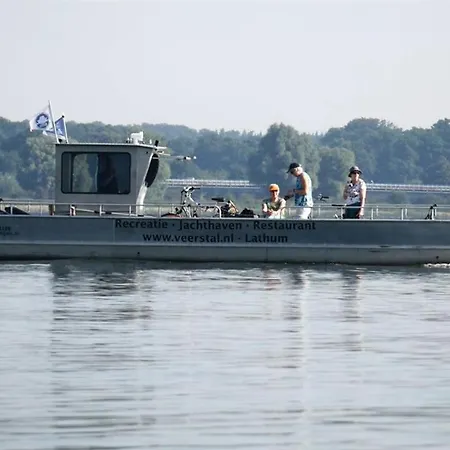 Recreatiepark Jachthaven De Veerstal - Luxe Lathum