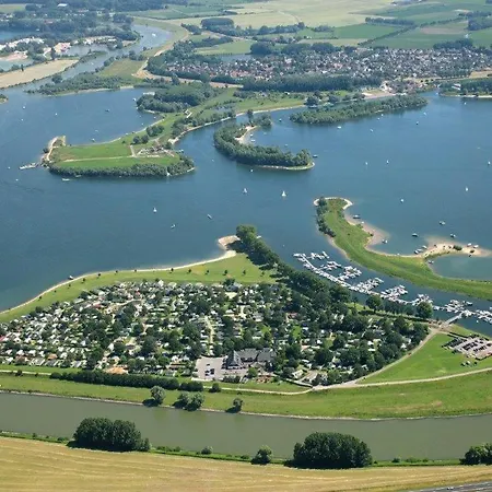 Alpstuga Recreatiepark Jachthaven De Veerstal - Luxe