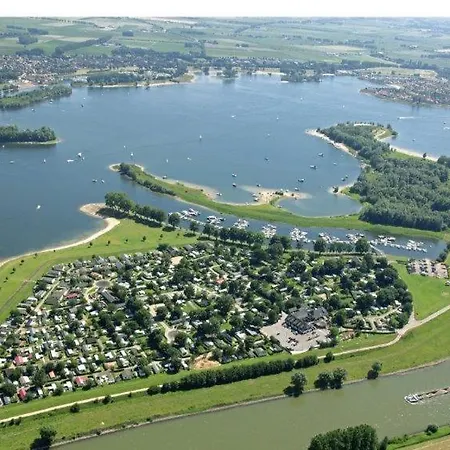 Recreatiepark Jachthaven De Veerstal - Luxe シャレー Lathum