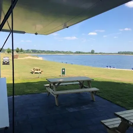 Recreatiepark Jachthaven De Veerstal - Luxe