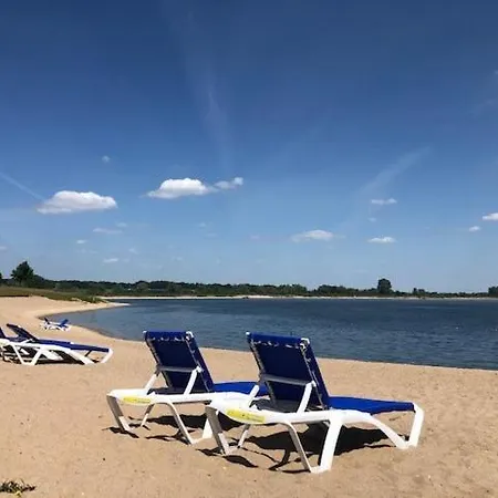 Recreatiepark Jachthaven De Veerstal - Luxe シャレー *