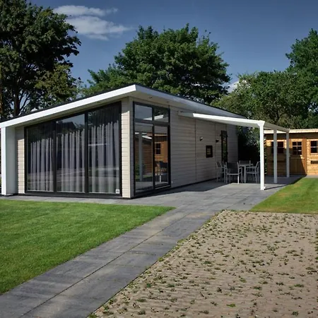 シャレー Recreatiepark Jachthaven De Veerstal - Luxe