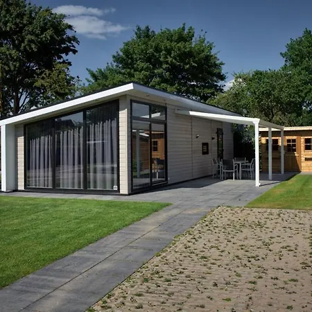 Chalet Recreatiepark Jachthaven De Veerstal - Luxe