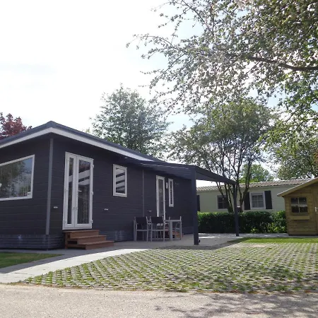 Recreatiepark Jachthaven De Veerstal - Luxe シャレー *