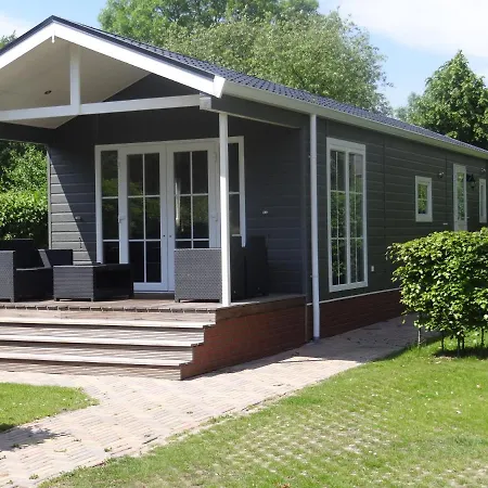 Chalet Recreatiepark Jachthaven De Veerstal - Luxe