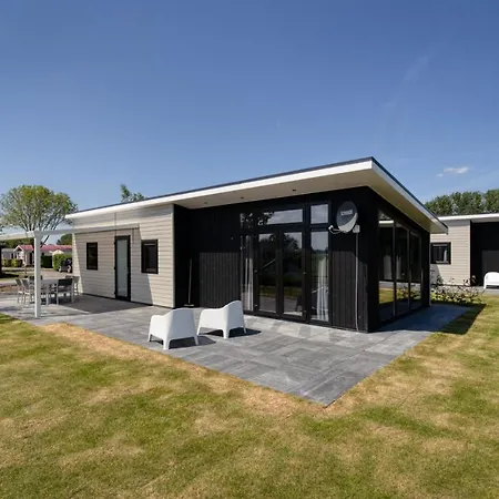 Chalet Recreatiepark Jachthaven De Veerstal - Luxe Lathum