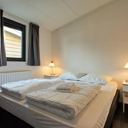 Recreatiepark Jachthaven De Veerstal - Luxe Chalet Lathum