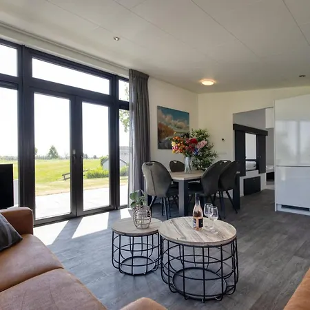 Chalet Recreatiepark Jachthaven De Veerstal - Luxe