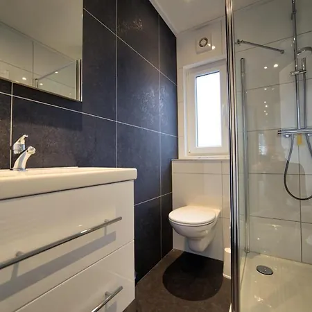 Recreatiepark Jachthaven De Veerstal - Luxe Chalet Lathum