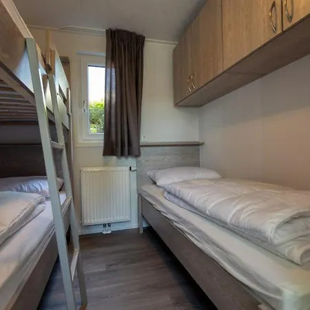 Recreatiepark Jachthaven De Veerstal - Luxe * Lathum