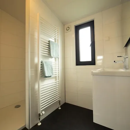 Chalet Recreatiepark Jachthaven De Veerstal - Luxe