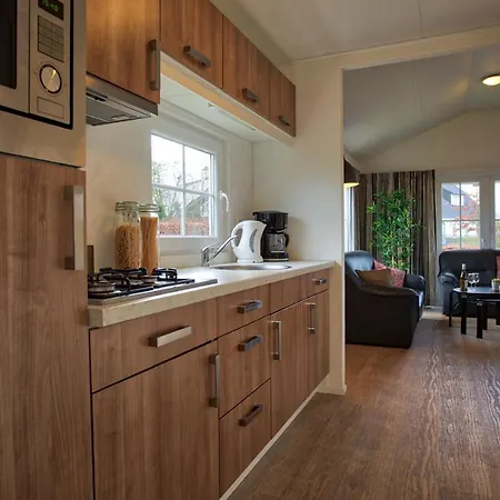 Recreatiepark Jachthaven De Veerstal - Luxe Lathum