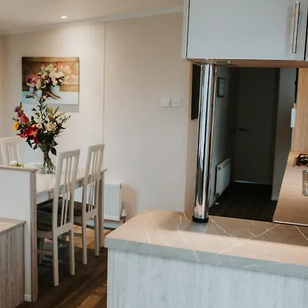 Recreatiepark Jachthaven De Veerstal - Luxe シャレー Lathum