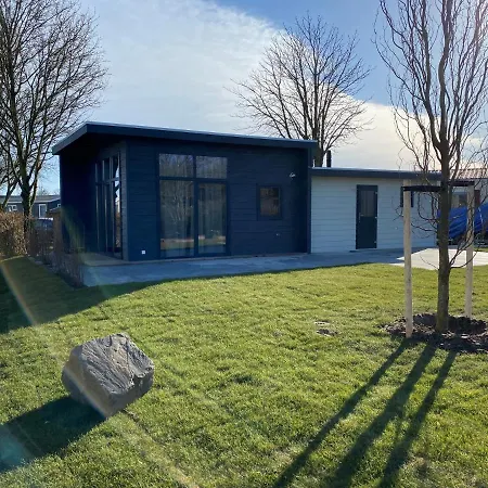 Recreatiepark Jachthaven De Veerstal - Luxe シャレー *