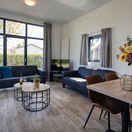 Alpstuga Recreatiepark Jachthaven De Veerstal - Luxe Lathum