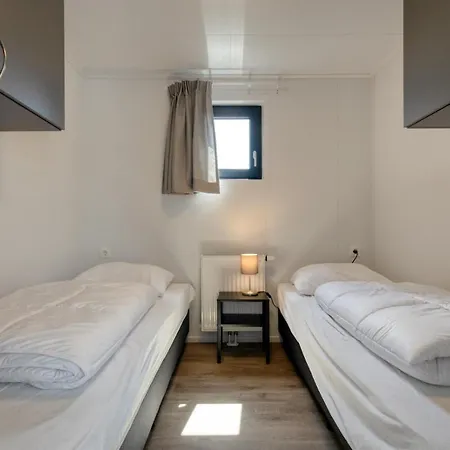 Chalet Recreatiepark Jachthaven De Veerstal - Luxe