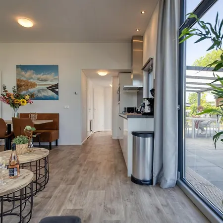 Recreatiepark Jachthaven De Veerstal - Luxe * Lathum