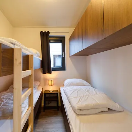 Alpstuga Recreatiepark Jachthaven De Veerstal - Luxe *