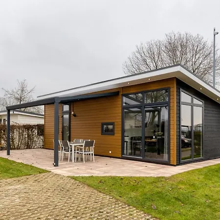 Recreatiepark Jachthaven De Veerstal - Luxe * Lathum