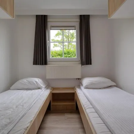 Alpstuga Recreatiepark Jachthaven De Veerstal - Luxe