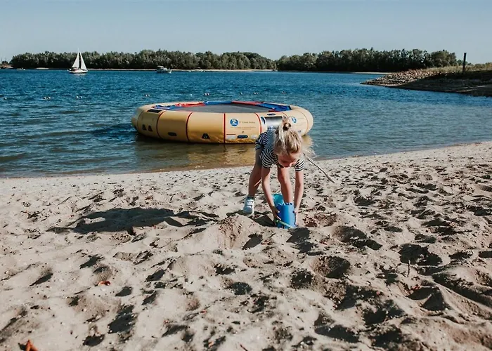 בקתה Recreatiepark Jachthaven De Veerstal - Luxe *