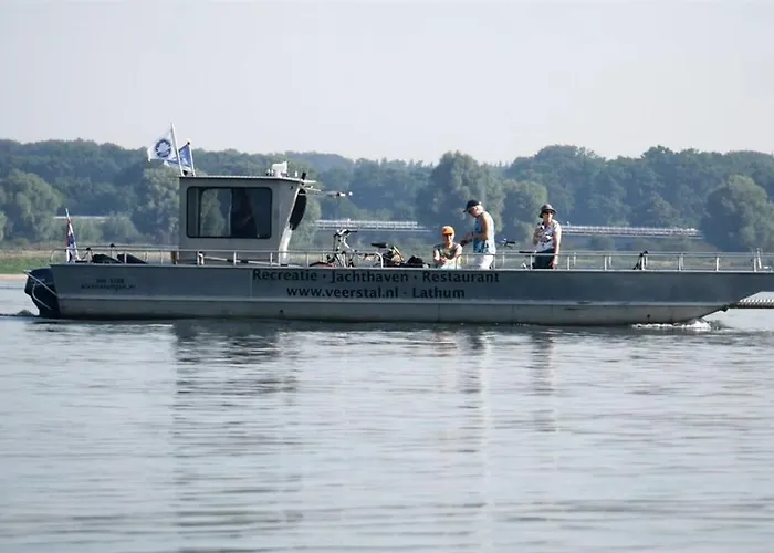 Recreatiepark Jachthaven De Veerstal - Luxe Lathum