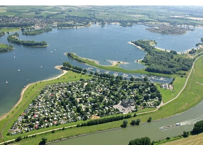 Recreatiepark Jachthaven De Veerstal - Luxe Domek alpejski Lathum