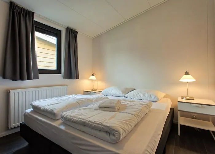 Recreatiepark Jachthaven De Veerstal - Luxe Domek alpejski Lathum