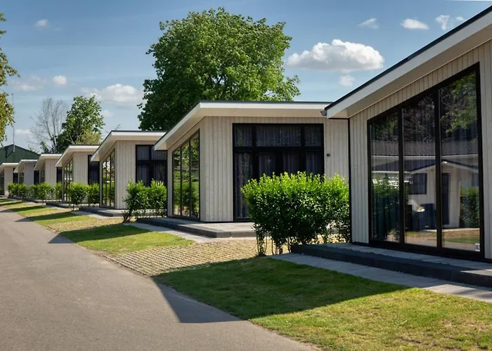 Recreatiepark Jachthaven De Veerstal - Luxe * Lathum