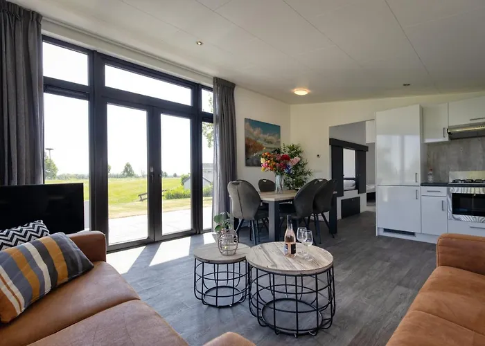 Chalet Recreatiepark Jachthaven De Veerstal - Luxe
