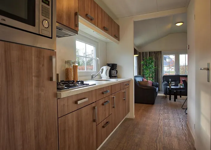 Recreatiepark Jachthaven De Veerstal - Luxe Lathum