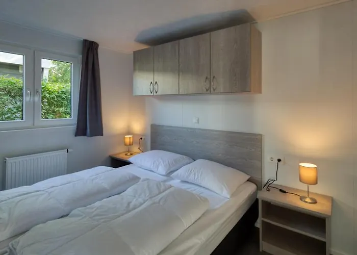 شاليه Recreatiepark Jachthaven De Veerstal - Luxe Lathum