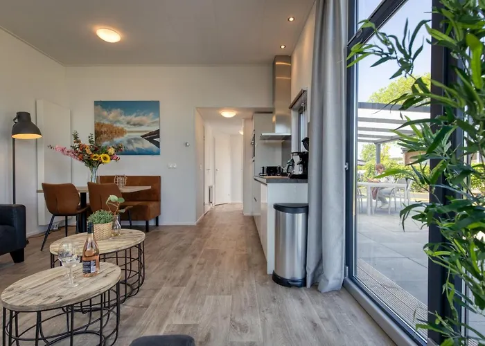 Recreatiepark Jachthaven De Veerstal - Luxe * Lathum