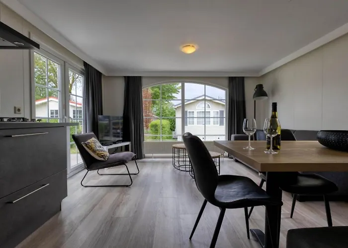 Recreatiepark Jachthaven De Veerstal - Luxe * Lathum