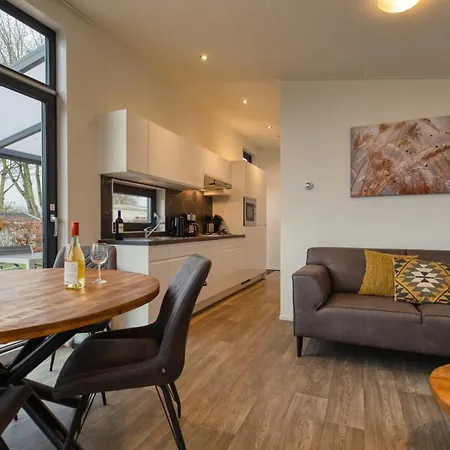 Chalet Recreatiepark Jachthaven De Veerstal - Luxe
