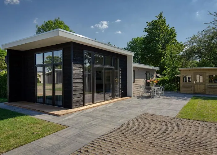 Recreatiepark Jachthaven De Veerstal - Luxe *