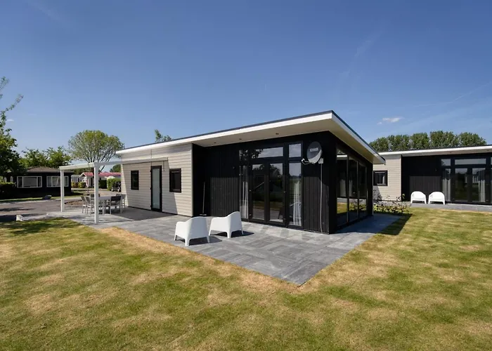 Chalet Recreatiepark Jachthaven De Veerstal - Luxe Lathum