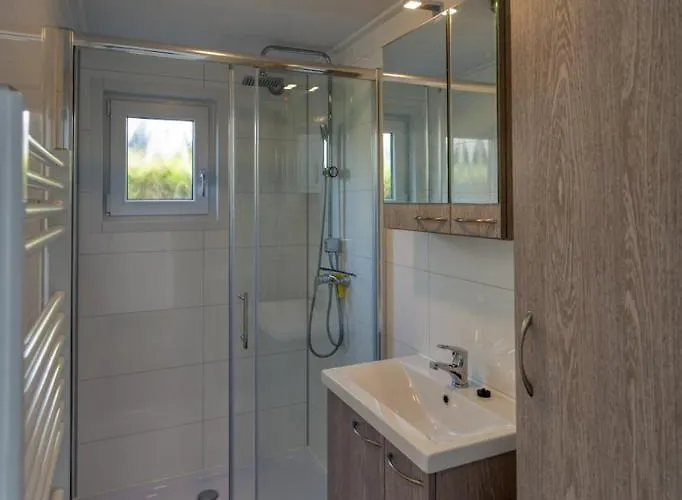 Chalet Recreatiepark Jachthaven De Veerstal - Luxe Lathum