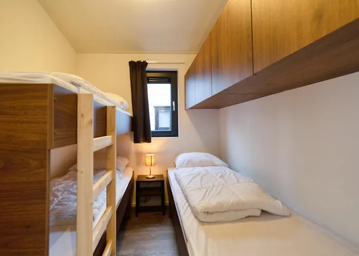 Chalet Recreatiepark Jachthaven De Veerstal - Luxe *