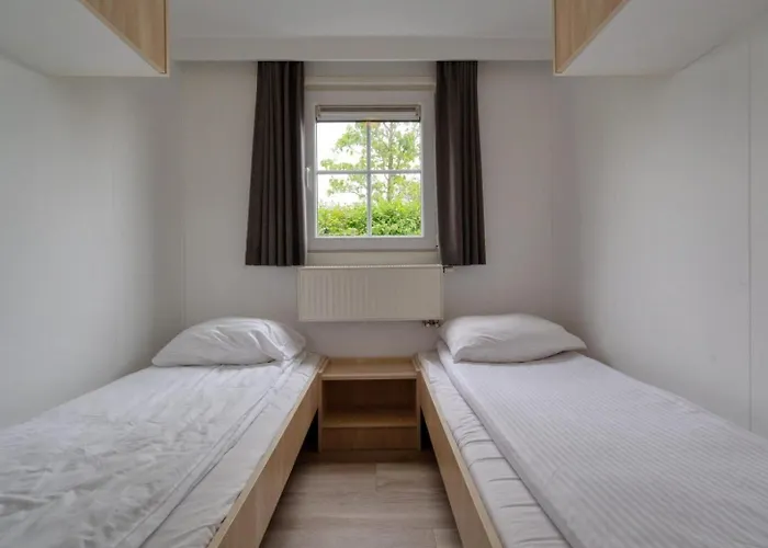 Chalet Recreatiepark Jachthaven De Veerstal - Luxe